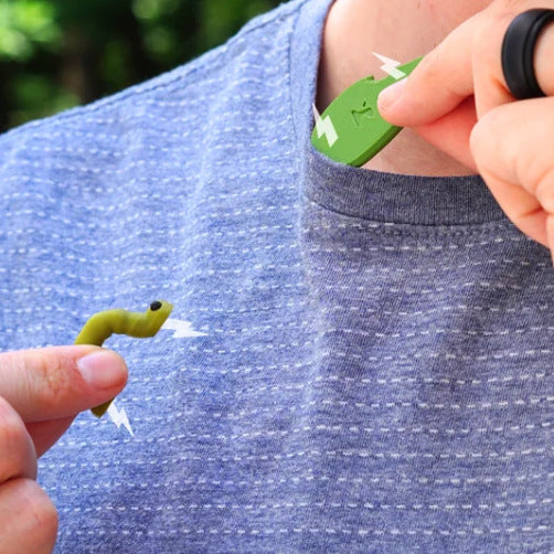 🚗 Glasses always slip off your collar? Use this bug magnetic clip. Attach and magnetize, free your nose bridge. Commuting or at the office, your glasses will never be out of reach✨