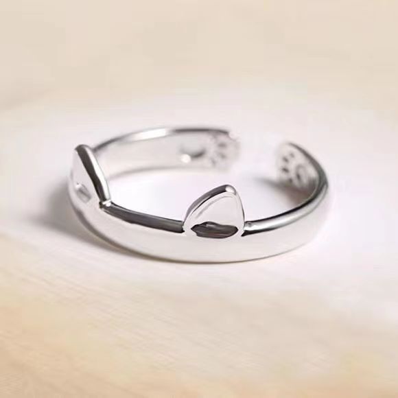 🌸 Friendship is a twin flower. BFF split jewelry, witnessing every perfect moment and company between you and her.