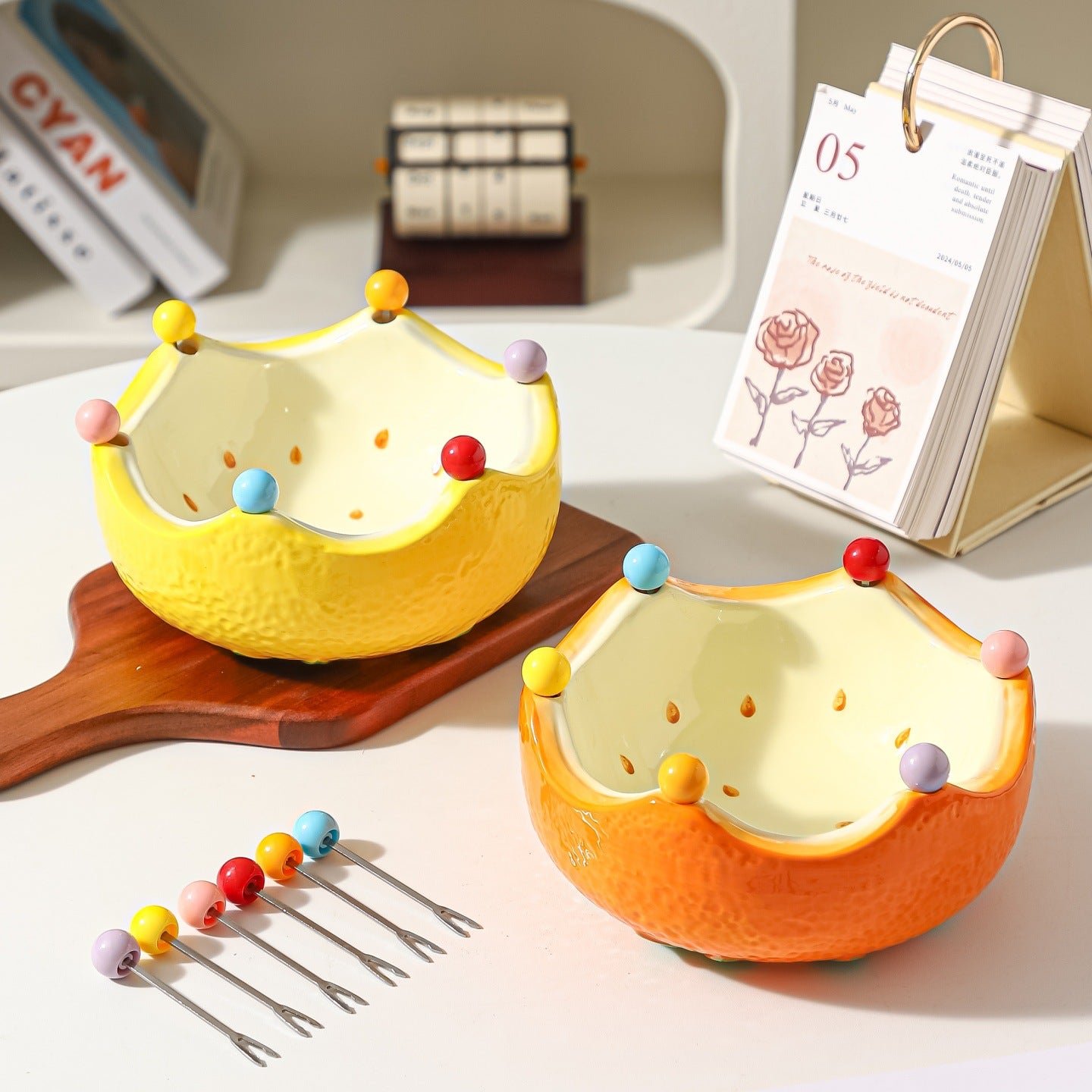 🍉 Buy a bowl, get "forks" for free? The little colorful balls on this watermelon bowl pop out into mini forks! No more searching for cutlery. Adorably brilliant🍴✨