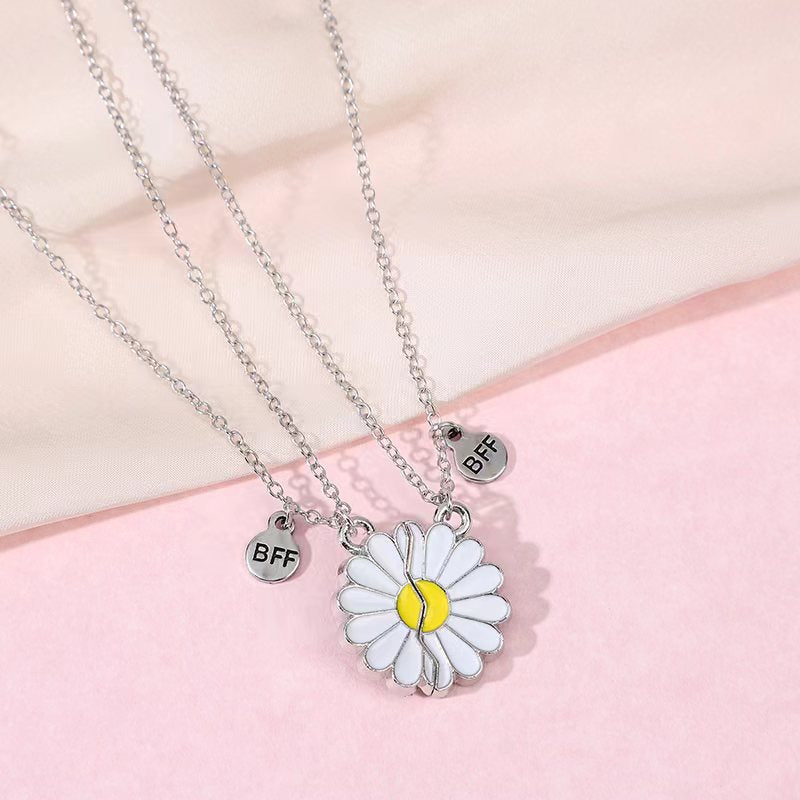 🌸 Friendship is a twin flower. BFF split jewelry, witnessing every perfect moment and company between you and her.